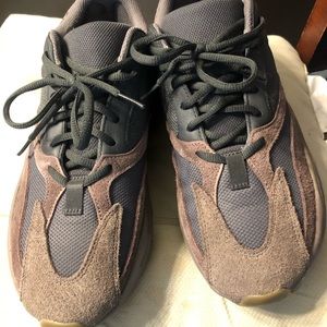 authentic Adidas YEEZY Muave (used)
